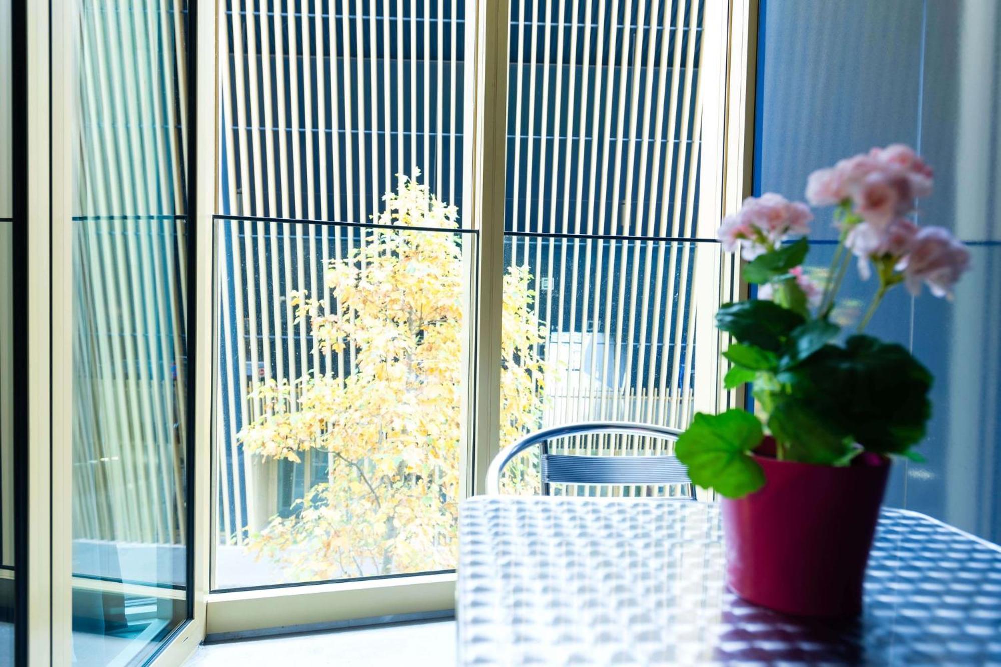 Studio balcony N
