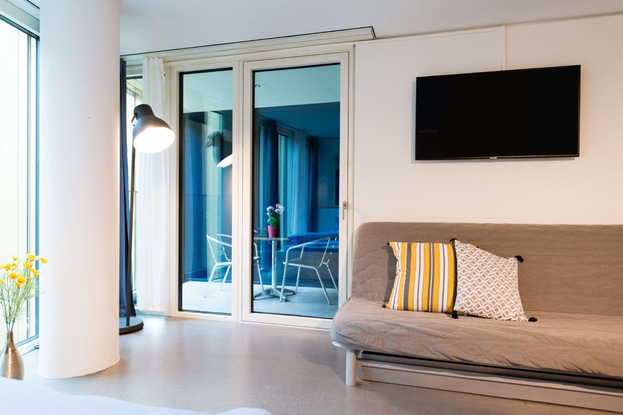 Studio balcony L