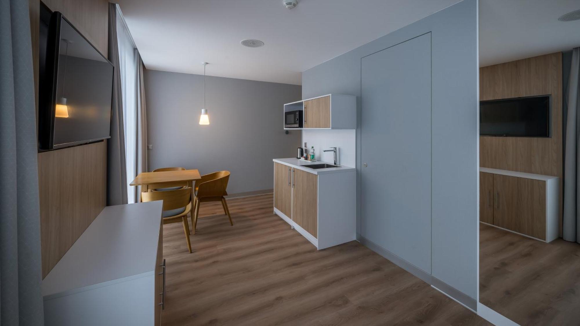 Standard Queen Room - Free Breakfast