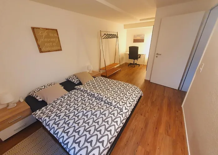 Neue Wohnung An Stadtrand Mit Parkplatz Ebikon acceptant les animaux